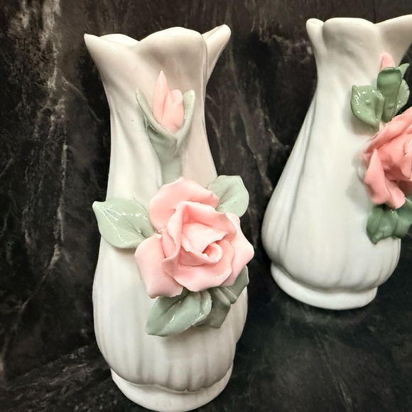 Small Vases (2) with Pink Roses - Picture 7 of 12